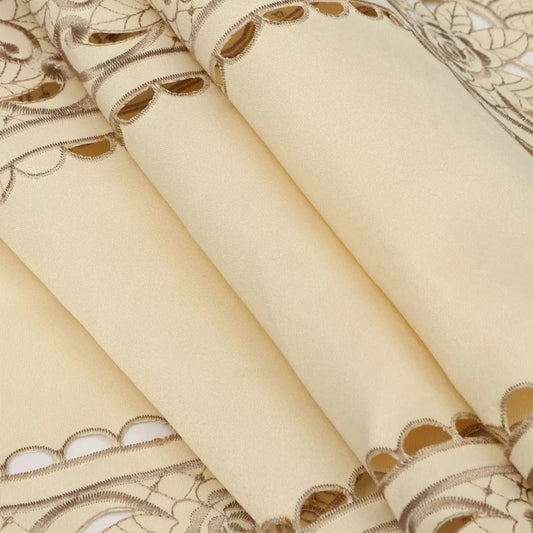Broderie chemin de table