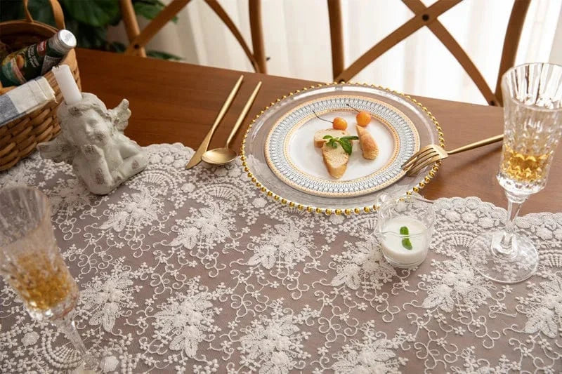 Chemin de table en crochet avec grille