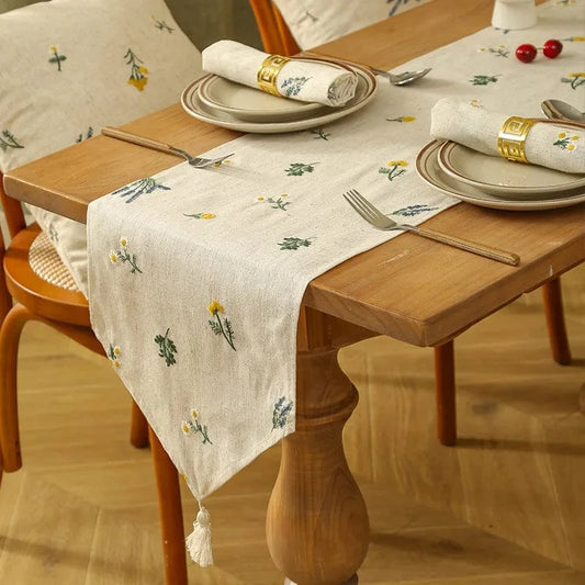 Chemin de table brodé