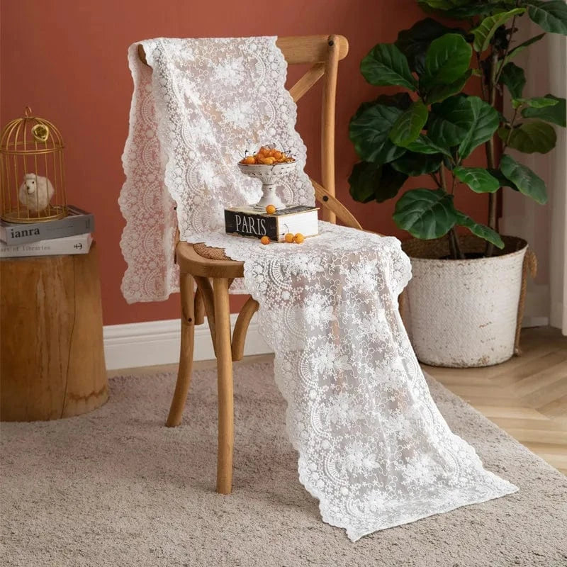 Chemin de table en crochet avec grille
